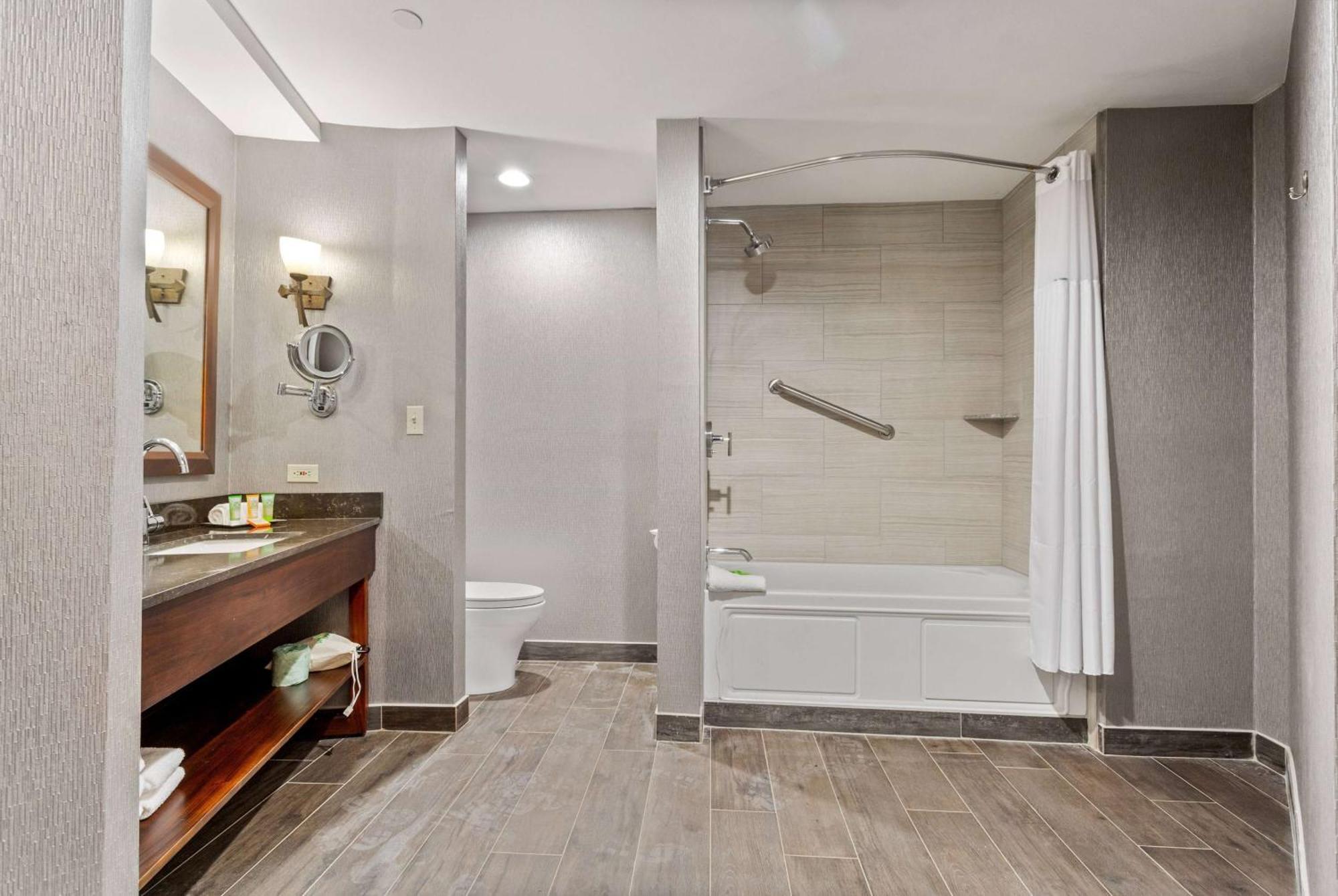 Wyndham Garden Baronne Plaza Hotel New Orleans Eksteriør billede